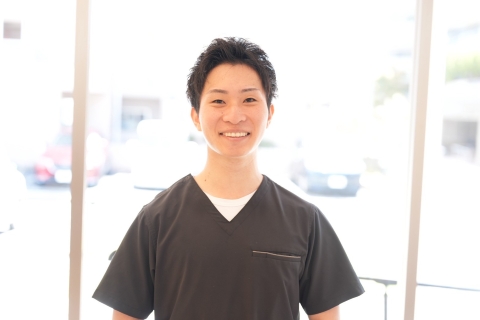 歯科医師　岩崎　玄樹